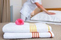 Praca Niemcy jako pokojówka przy sprzątaniu w hotelu z Regensburga