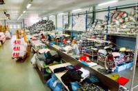 Fizyczna praca w Niemczech dla par bez języka sortowanie odzieży używanej Düsseldorf