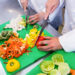 szatkowanie warzyw praca jako pomoc kuchenna 2020